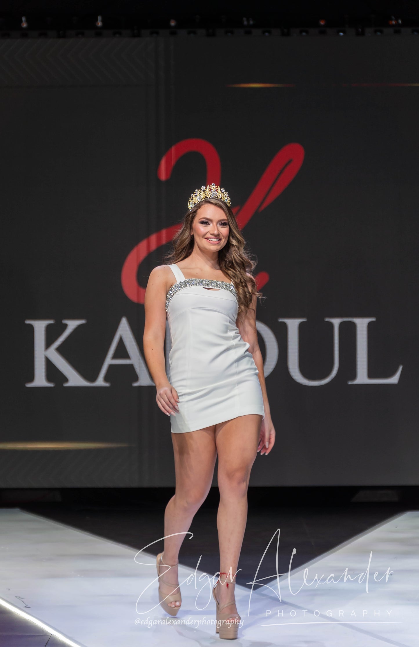 Luxe Noir white short dress with stones